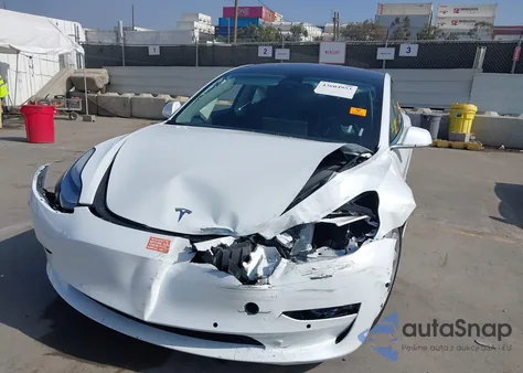 2018 Tesla Model 3 Long Range/Performance z USA, uszkodzony, nr VIN 5YJ3E1EBXJF111642